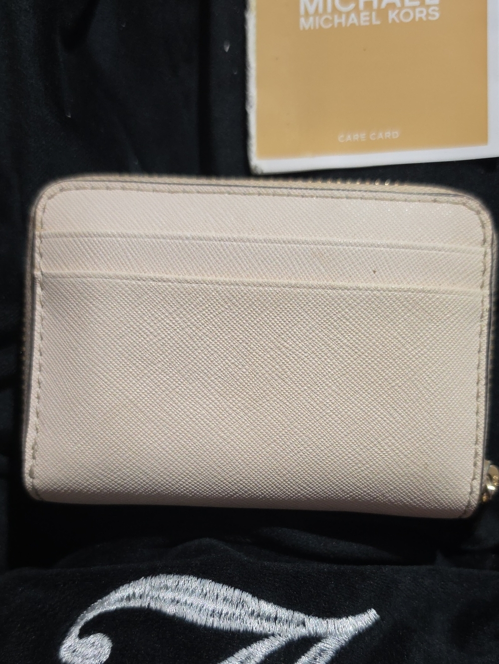 Michael Kors Cream Wallet - Picture 4 of 5